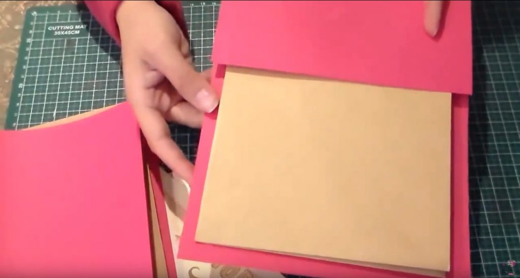 Paso a paso para hacer la tarjeta cartulina sobre