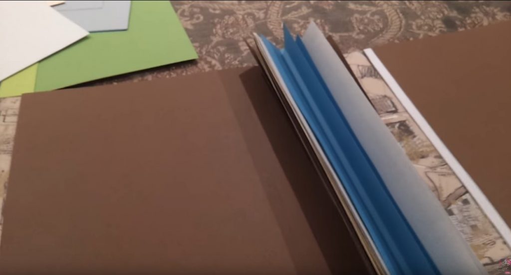 Recta final pegar las cartulinas y decorar