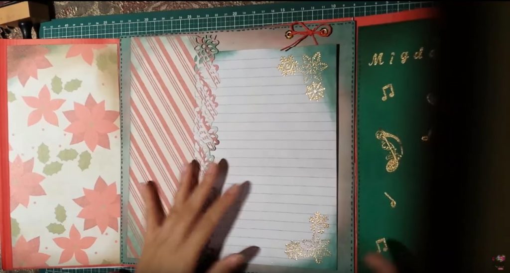 Últimos pasos para hacer la tarjeta hoja decorada