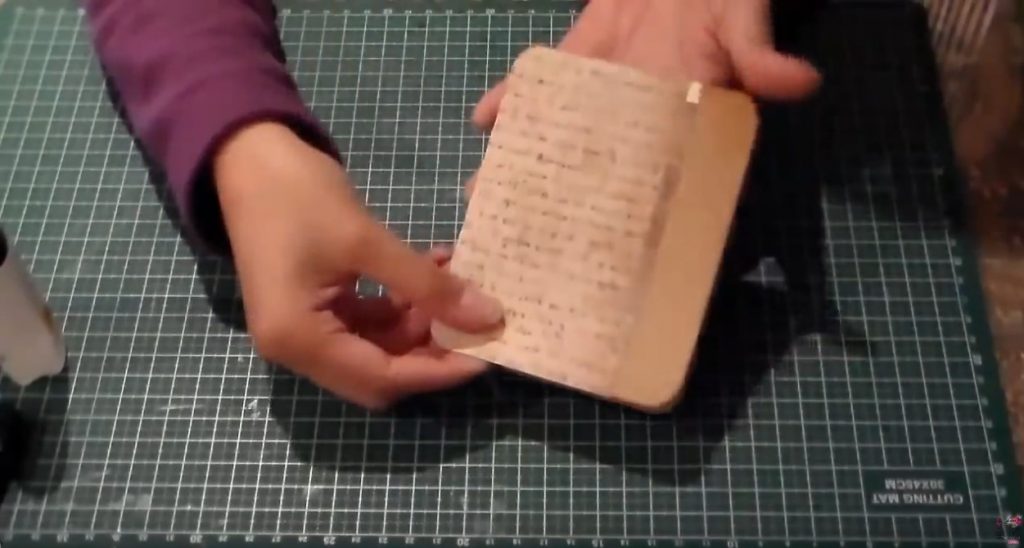 Primeros pasos para hacr la tarjeta con cartulina de diseño