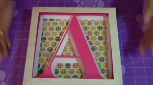  letra decorativa con fondo de papel decorado