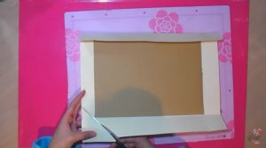 álbum scrapbook de bebé - pegar cartón en cartulina