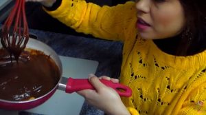 chocolate derretido para postre fácil para enamorados