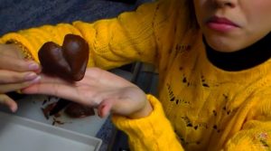 fresas moldeadas postre fácil para enamorados