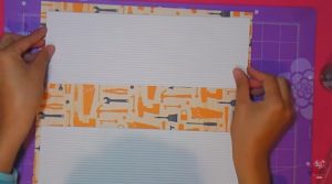 pegar cartulina corrugada en  tarjeta de cumpleaños para hombre 